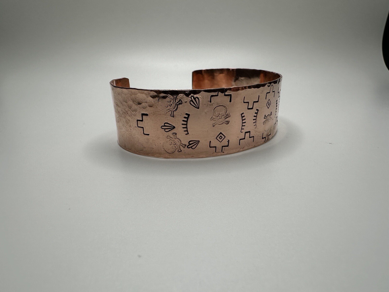 New Solid Copper Skull Hammered Southwestern Style Cuff Signed 2 5/8” X 2cm