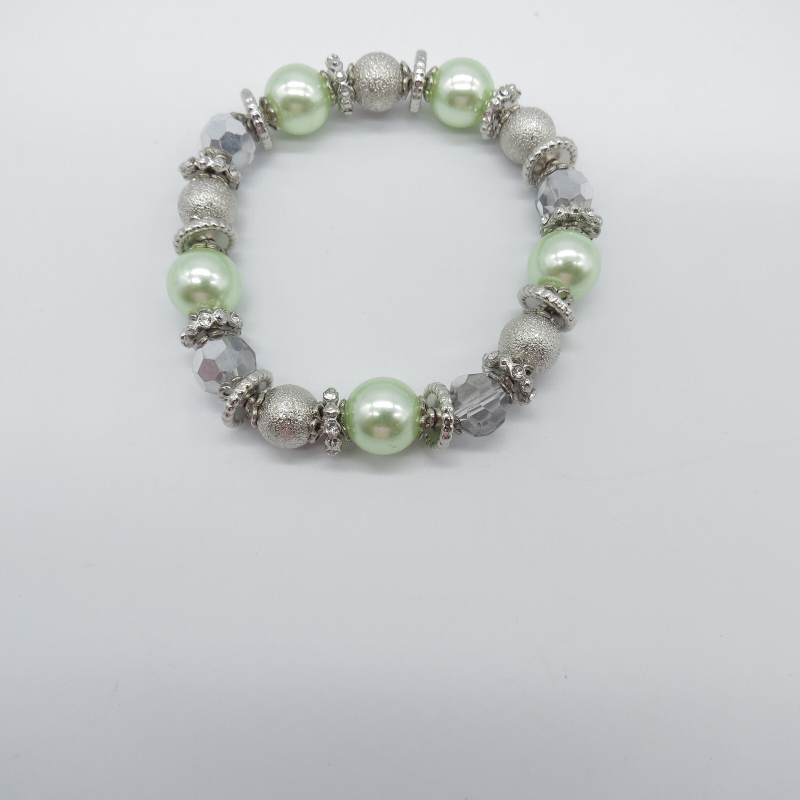 Green Pearlized Beads Stretch Bracelet Silver Tone Boho Everyday Wear 6.75″