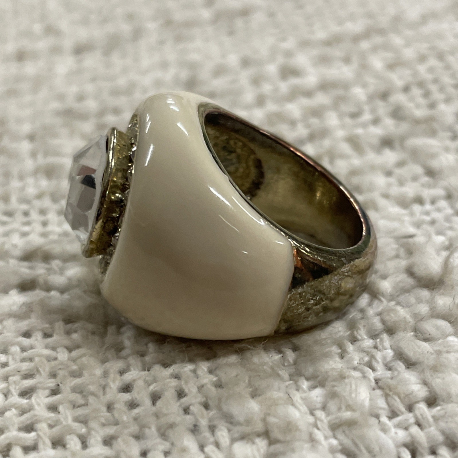 Silver Toned CN Round Clear Gem Cream Colored Enamel Dome Ring Size 7