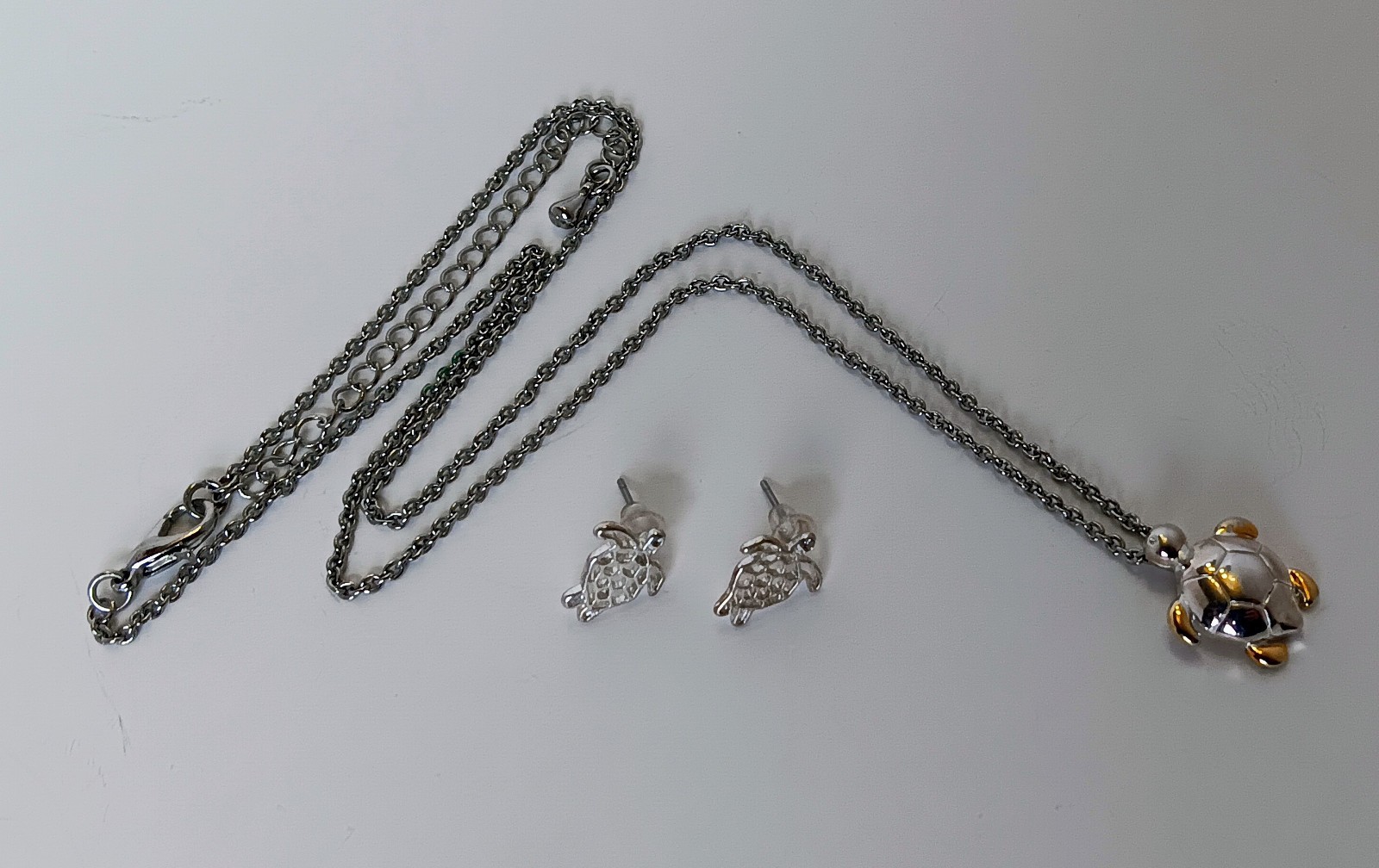 Silvertone Tortoise Sea Turtle Necklace & Earrings 18-20.5 in