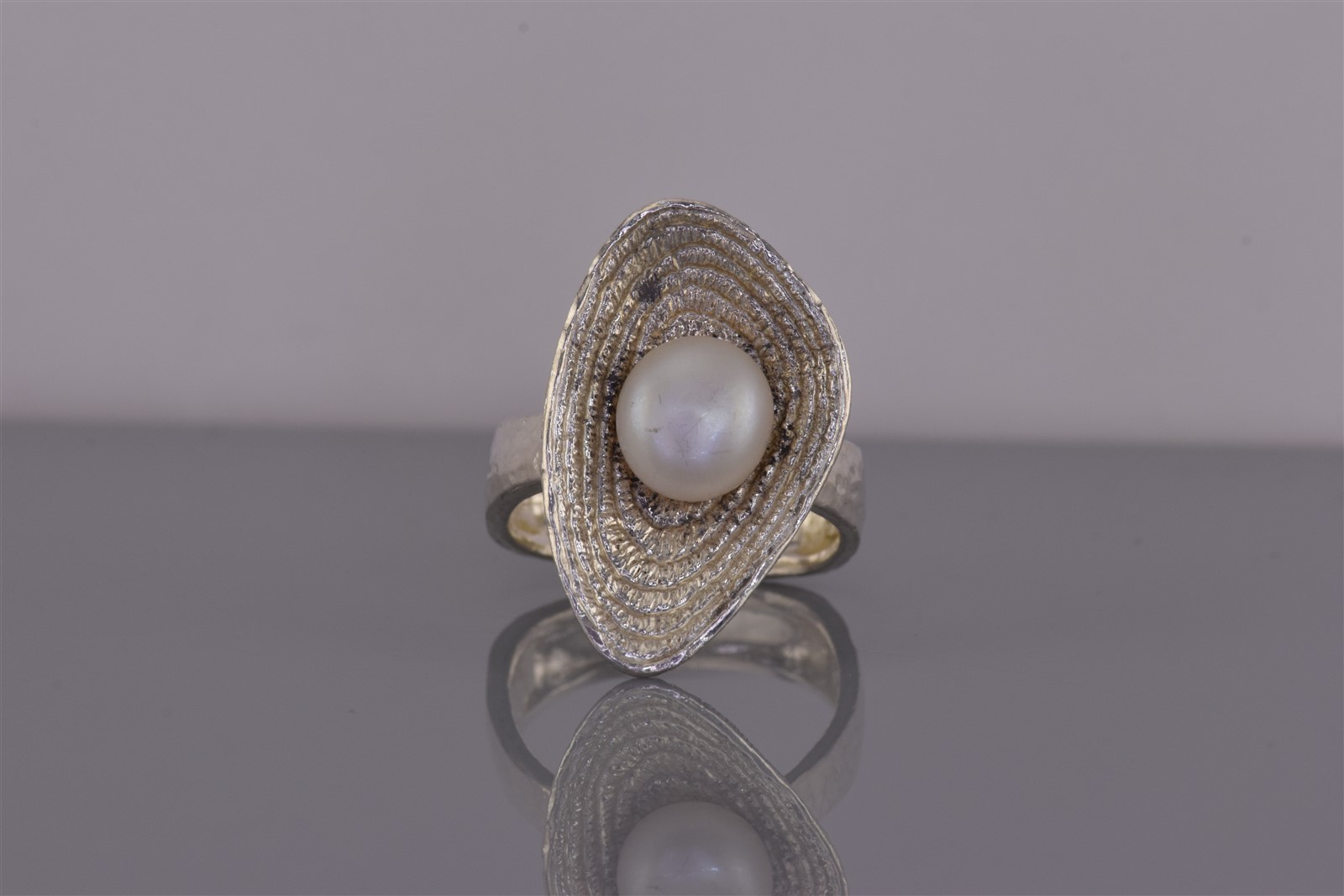 Sterling Silver 25mm Nestled Pearl Clam Shell Band Ring 925 Sz: 7