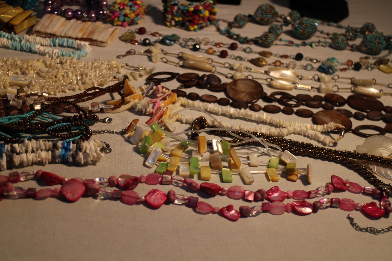SHELL COSTUME JEWELRY LOT — 4 LBS. 6 OZ.