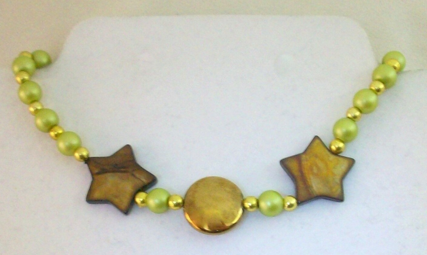 NEW BROWN NATURAL SHELL GREEN FAUX PEARL BEADS NECKLACE 19“ LONG