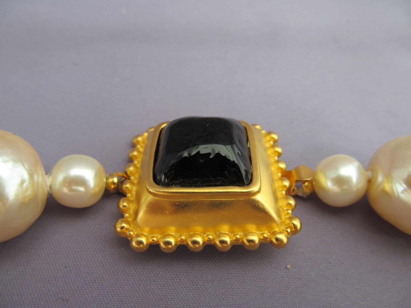 RARE VINTAGE MASSIVE Karl Lagerfeld Paris Black Glass Pearl RUNWAY Necklace 19mm