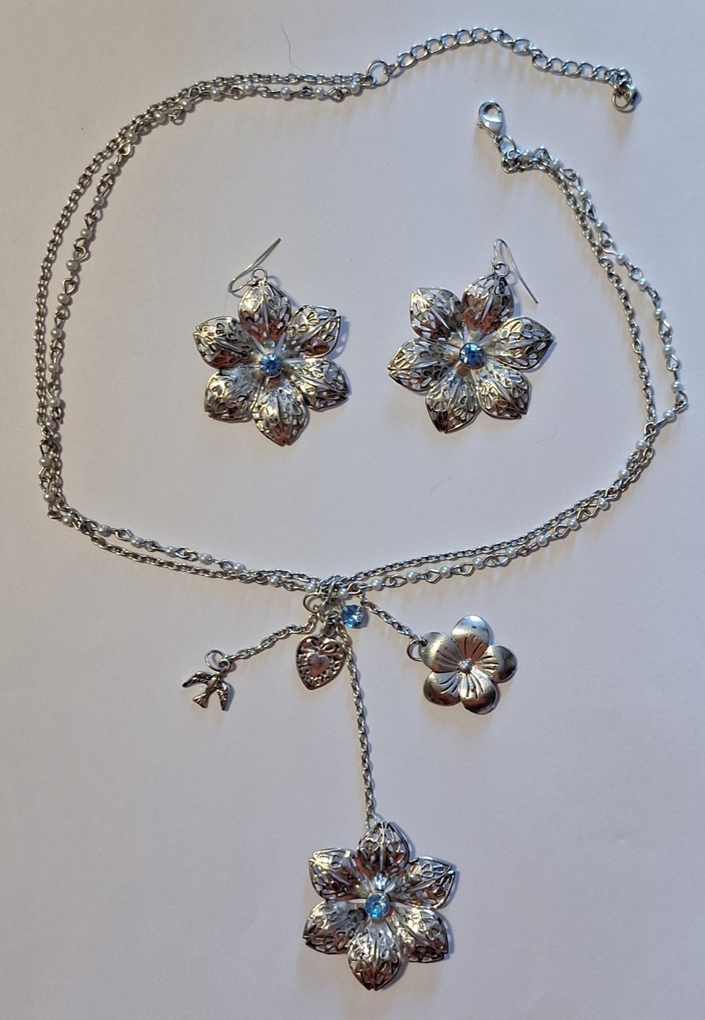 Silver Daylilies 16″ w/ 3″ ext Necklace and Earring Set