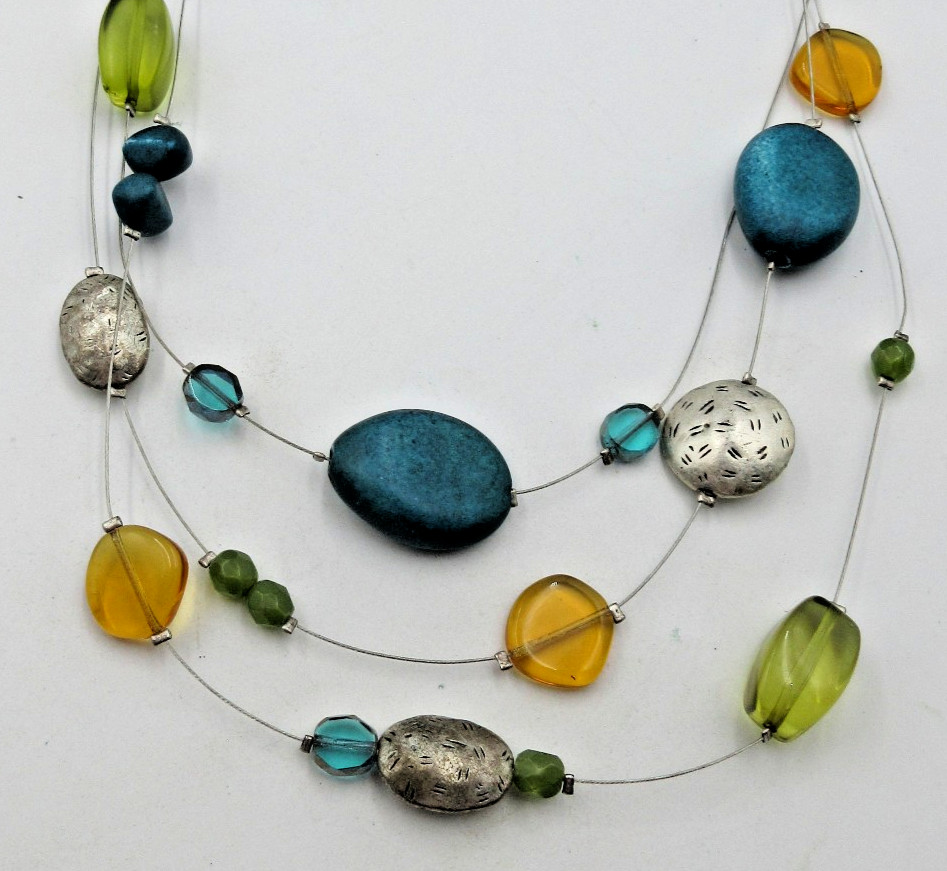 CHICOS MODERN VTG ? 21.5″ ADJ yellow blue green black silver tone charm Necklace