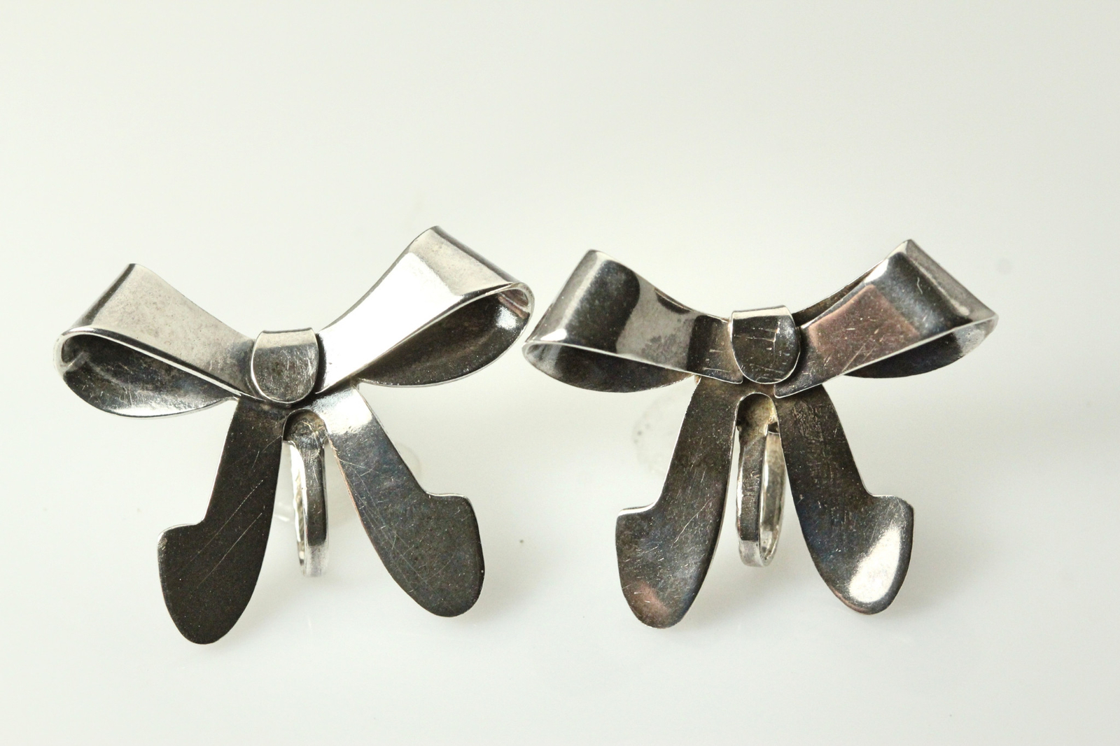 “Silver” Marked Bows Non-Pierced Screw Back Earrings 8 Grams (EAR4135)