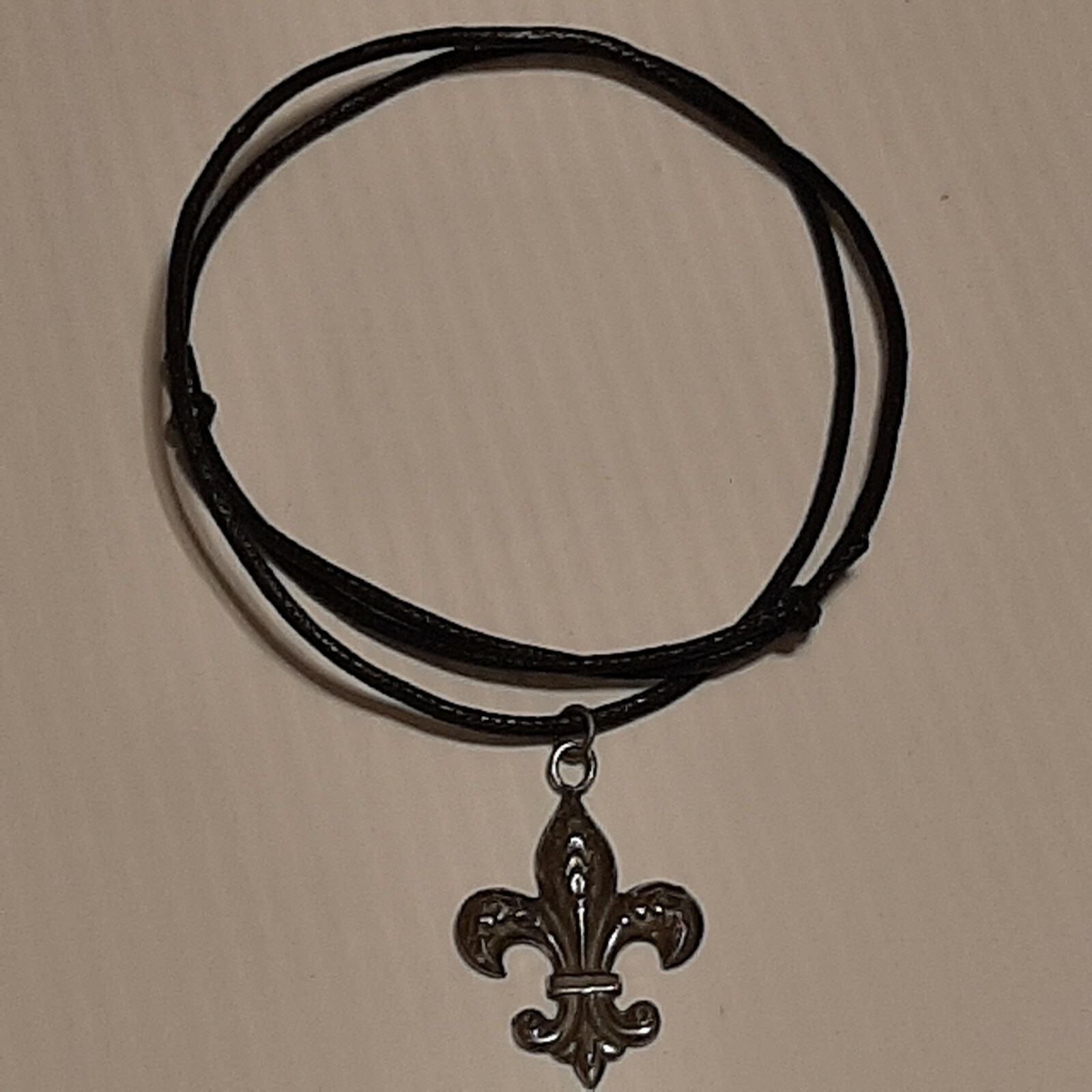 fleur de lis Pewter Pendant Charm / 26″ Adjustable Necklace U.S.A.