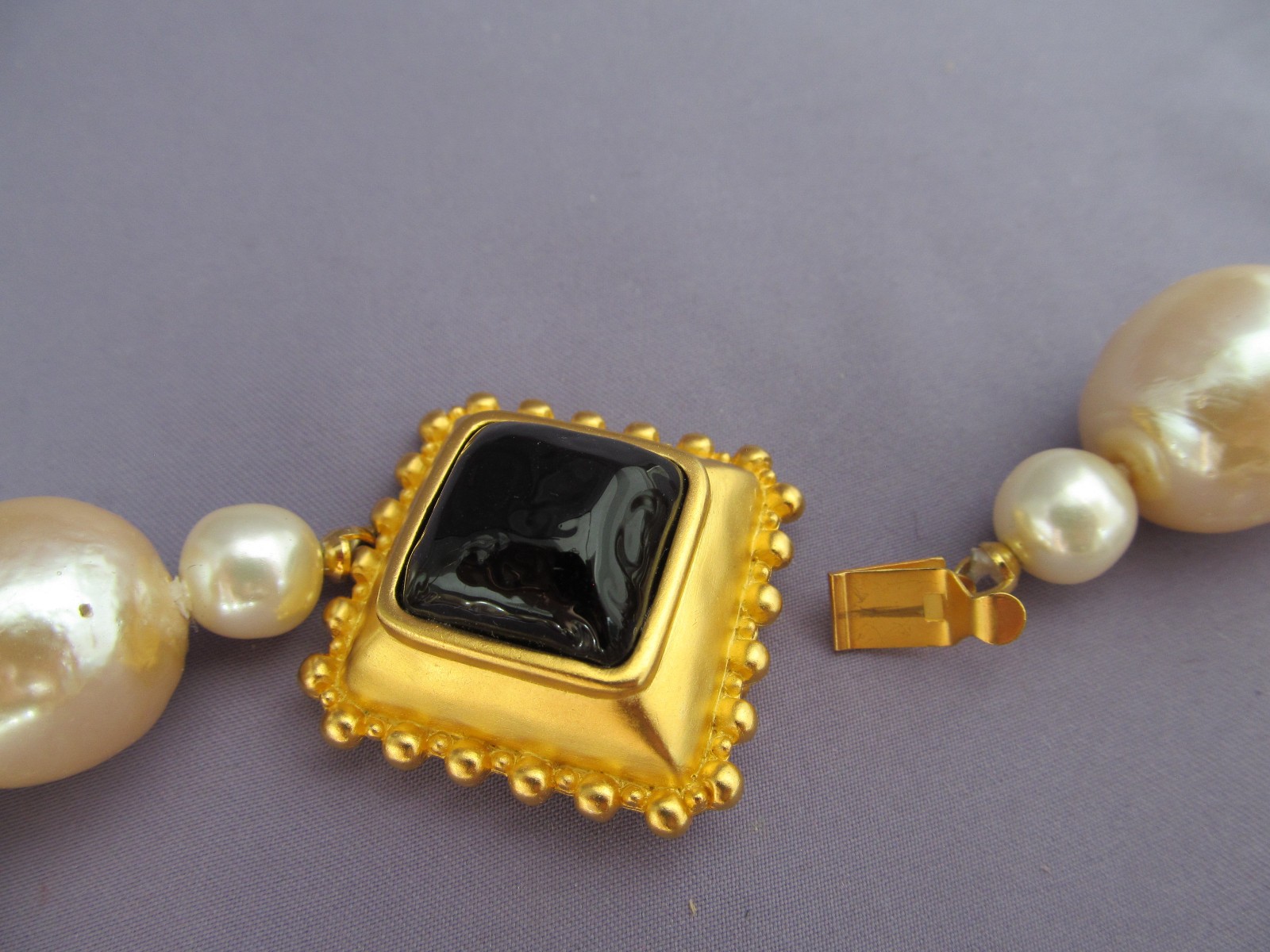 RARE VINTAGE MASSIVE Karl Lagerfeld Paris Black Glass Pearl RUNWAY Necklace 19mm