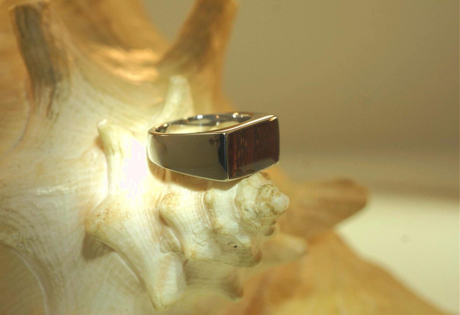 9.5MM TUNGSTEN CARBIDE INLAID RECTANGLE HAWAIIAN ACACIA KOA WOOD CIGAR BAND RING