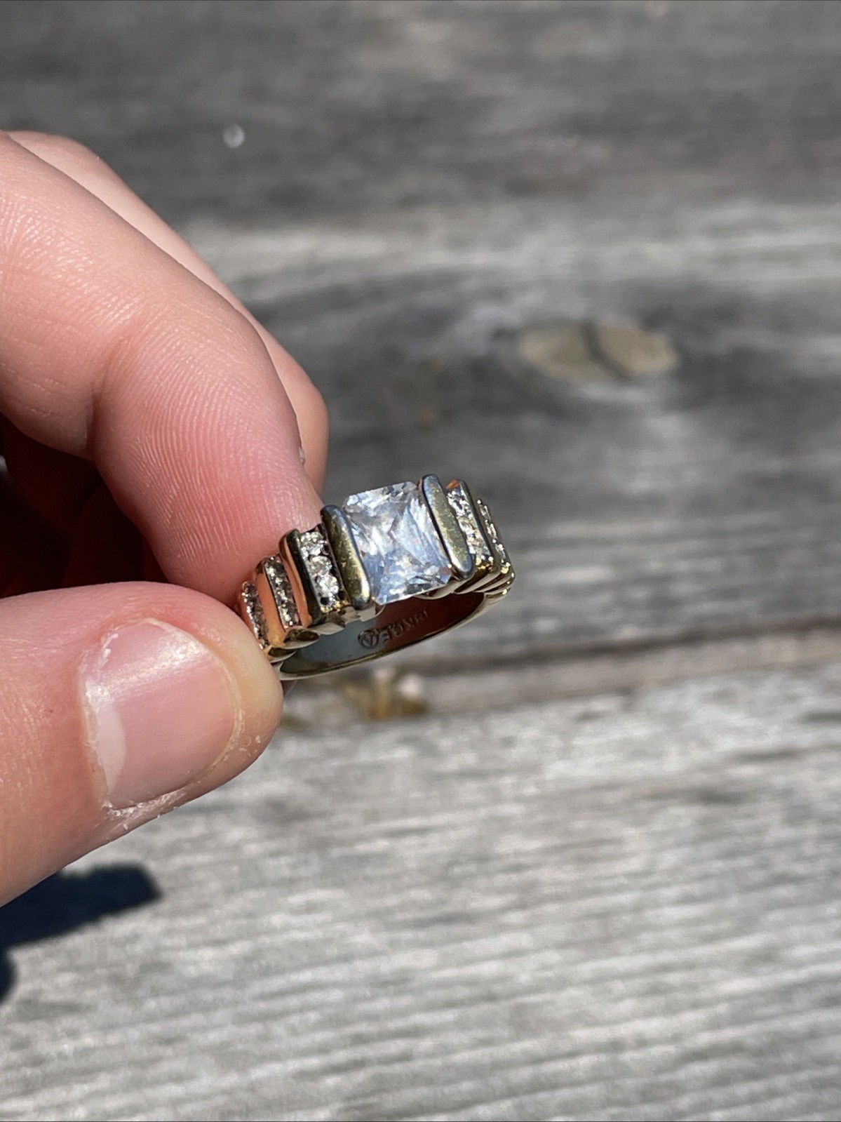 18kt Gold Cubic Zirconia Electroplated Women Ring Size 6.5-7 UNIQUE Tension Set