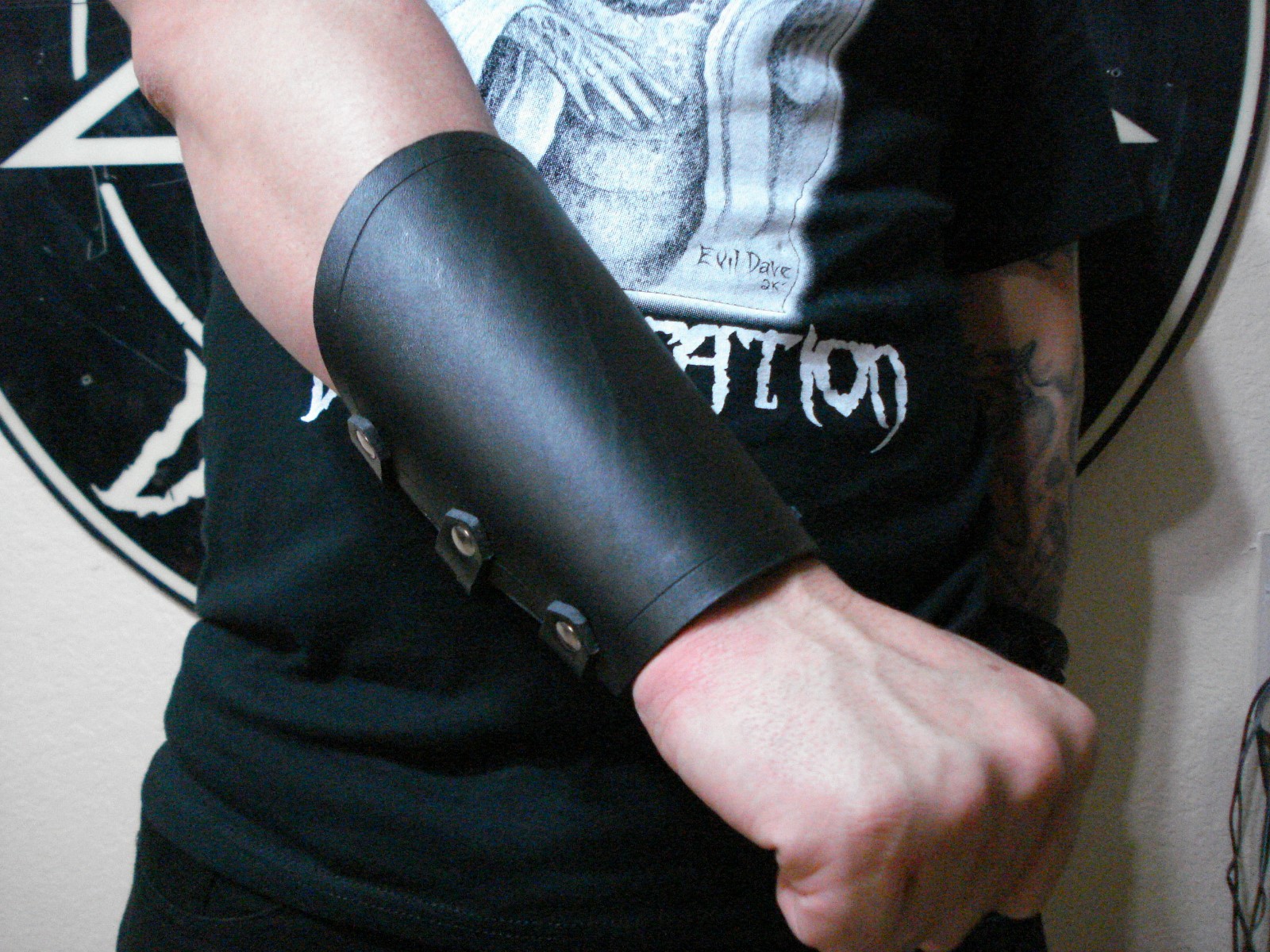 BLACK PLAIN LEATHER GAUNTLET. BLACK DEATH (MDLG0243)….. REVENGE