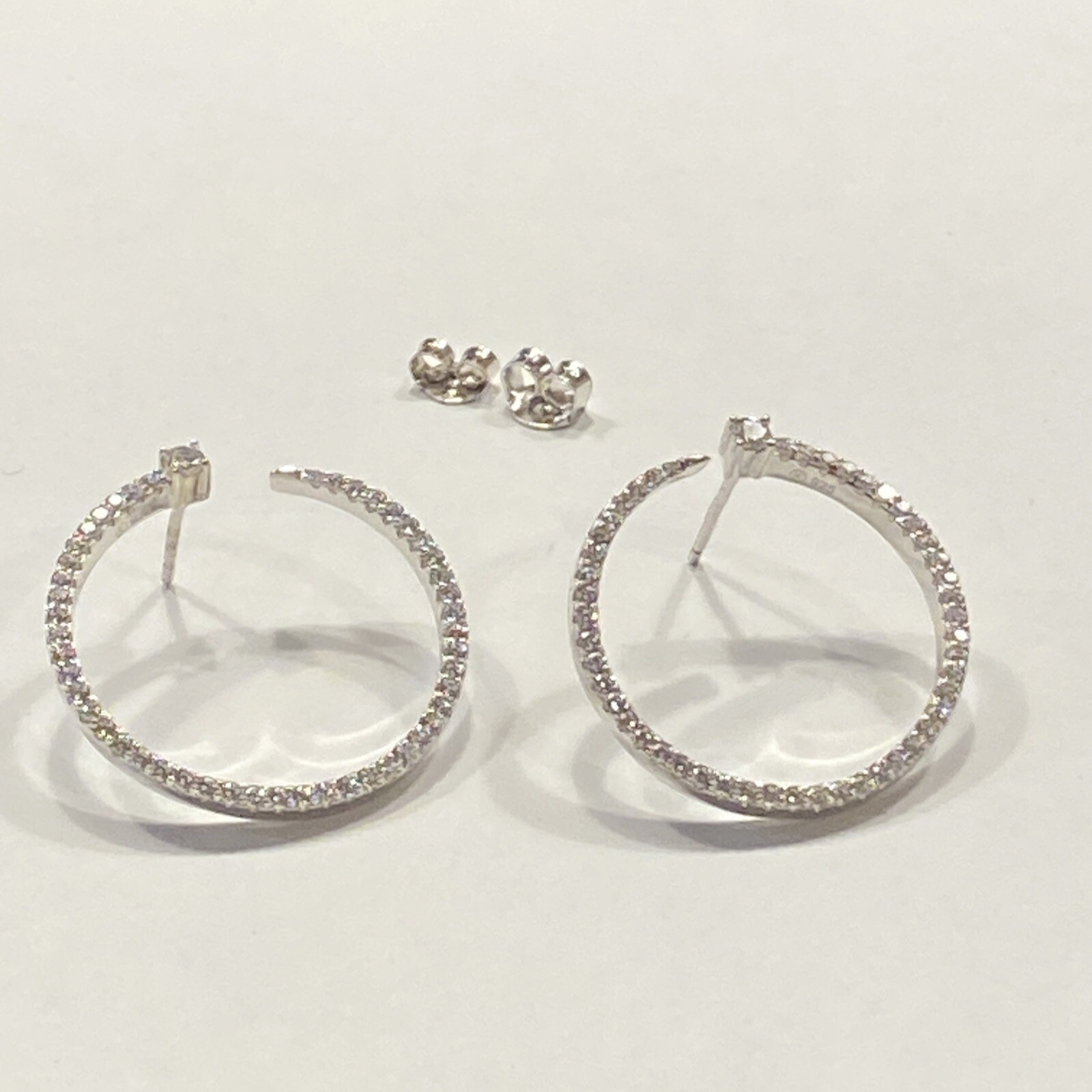 MARKED K 925 PAVE CZ RHODIUM OPENBACK HAND PRONG SET PIERCED HOOP EARRINGS