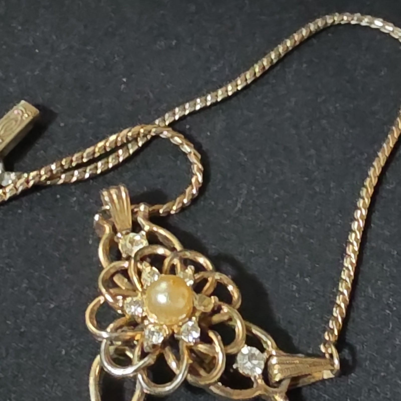 Gold Tone Flower Charm Pendant Necklace Cream Pearl Rhinestones Snake Chain