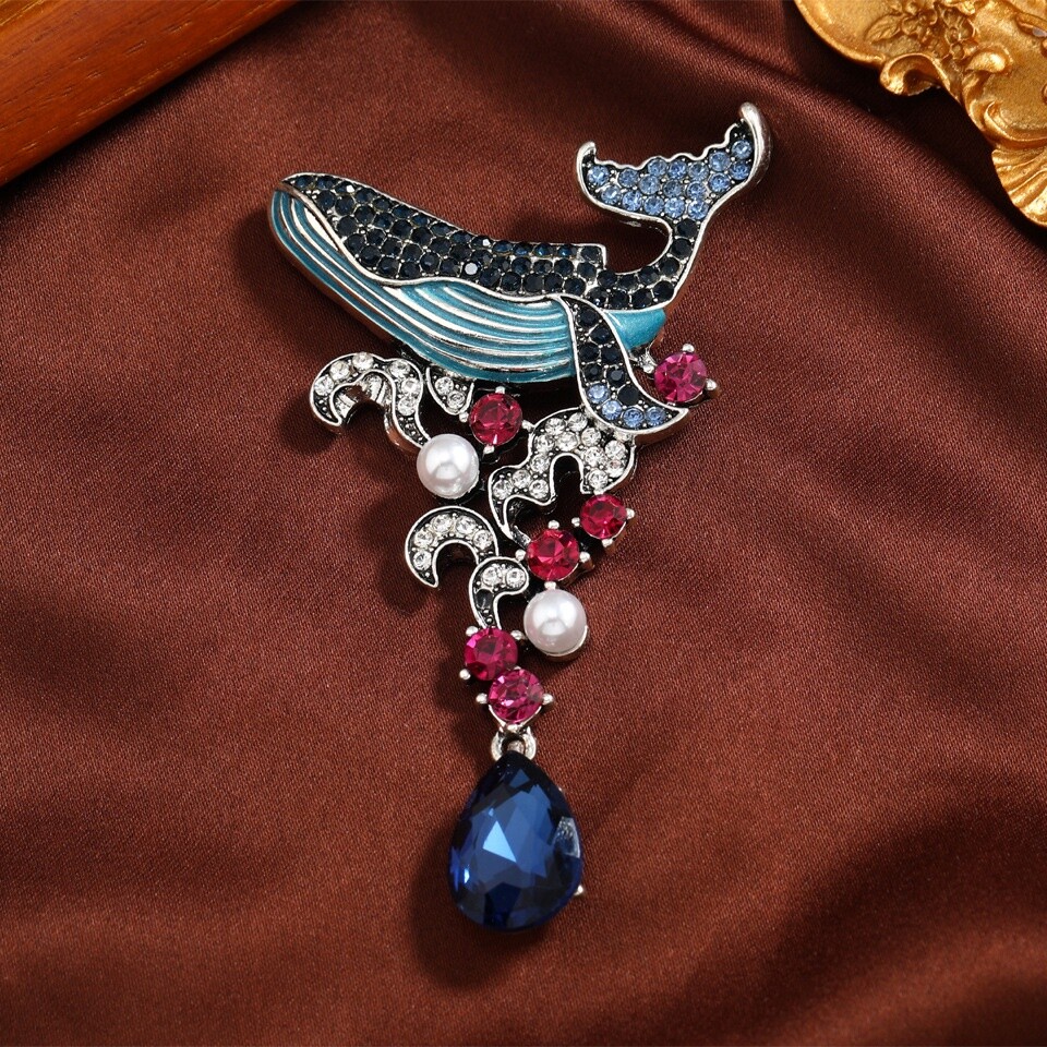 1 pc Creative Women Men Whale Crystal Pins Badges Sea Animal Brooches Lapel Pin