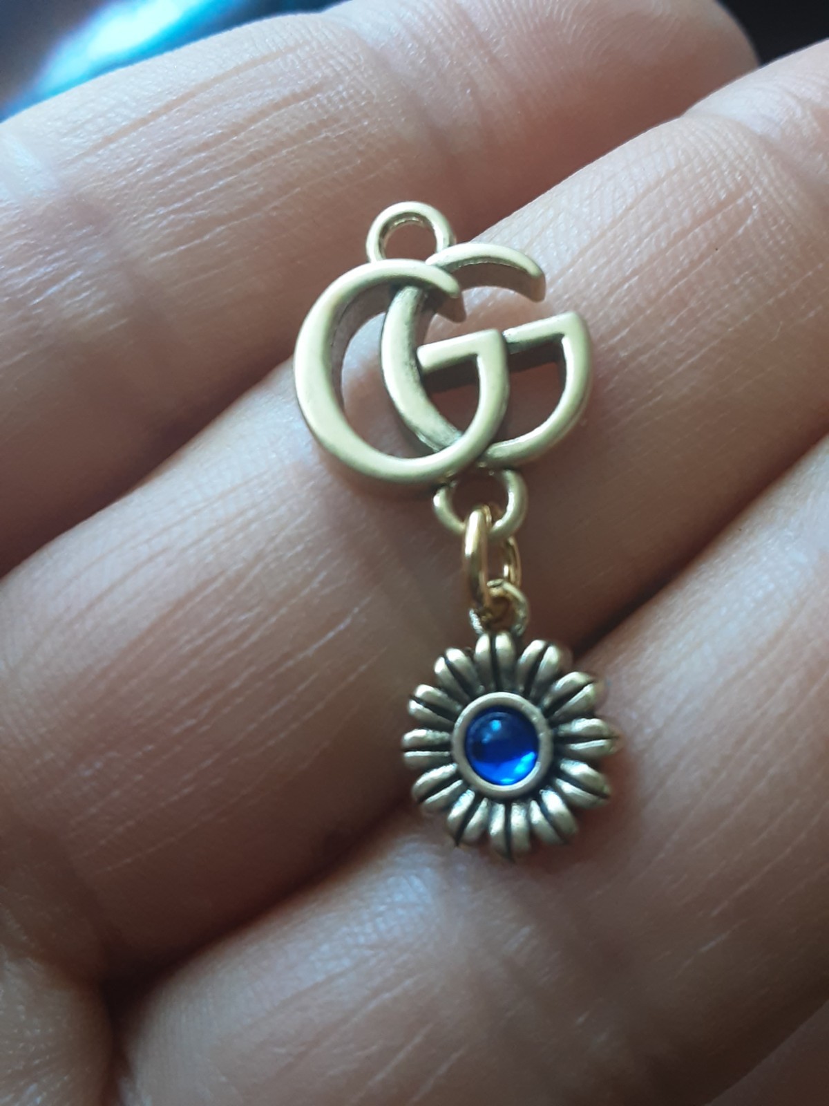 Gucci Pendant blue / gold flover Logo gg stamped zipper pull