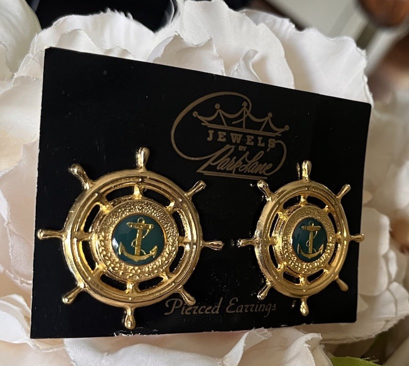 jewels by park lane Gold Tone Ship Wheel Anchor Teal Green Pierced Earrings NWT