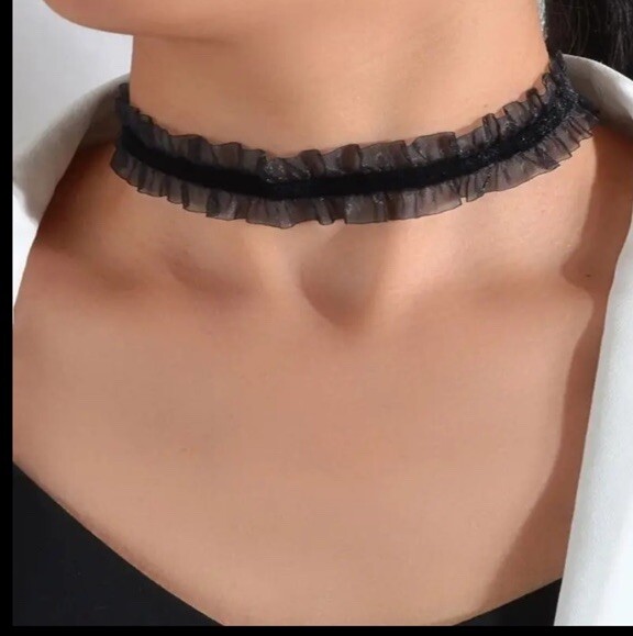 New Fashion Ladies Women Elastic Black,white Ruffle LACE Chakor Necklace party