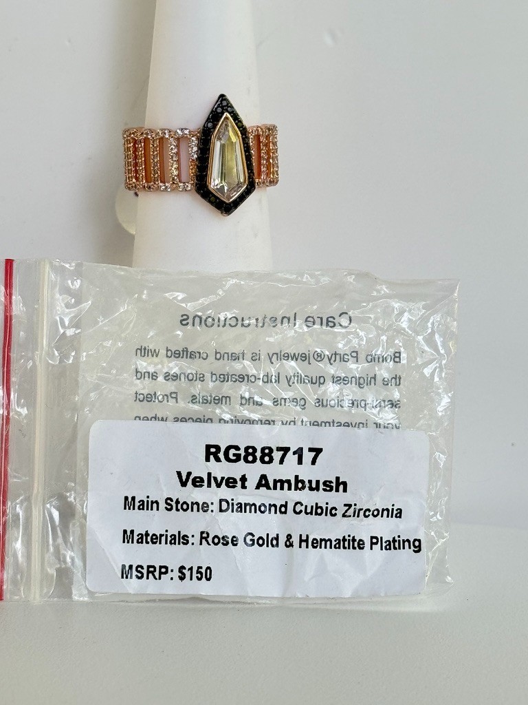 Bomb Party UNTAMED Ring Sz 9 RG88717 “Velvet Ambush” Clear & Black on Rose Gold