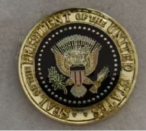 USA DONALD J TRUMP 2028 47TH PRESIDENTIAL SEAL GOLD Hat Cap LAPEL Pin