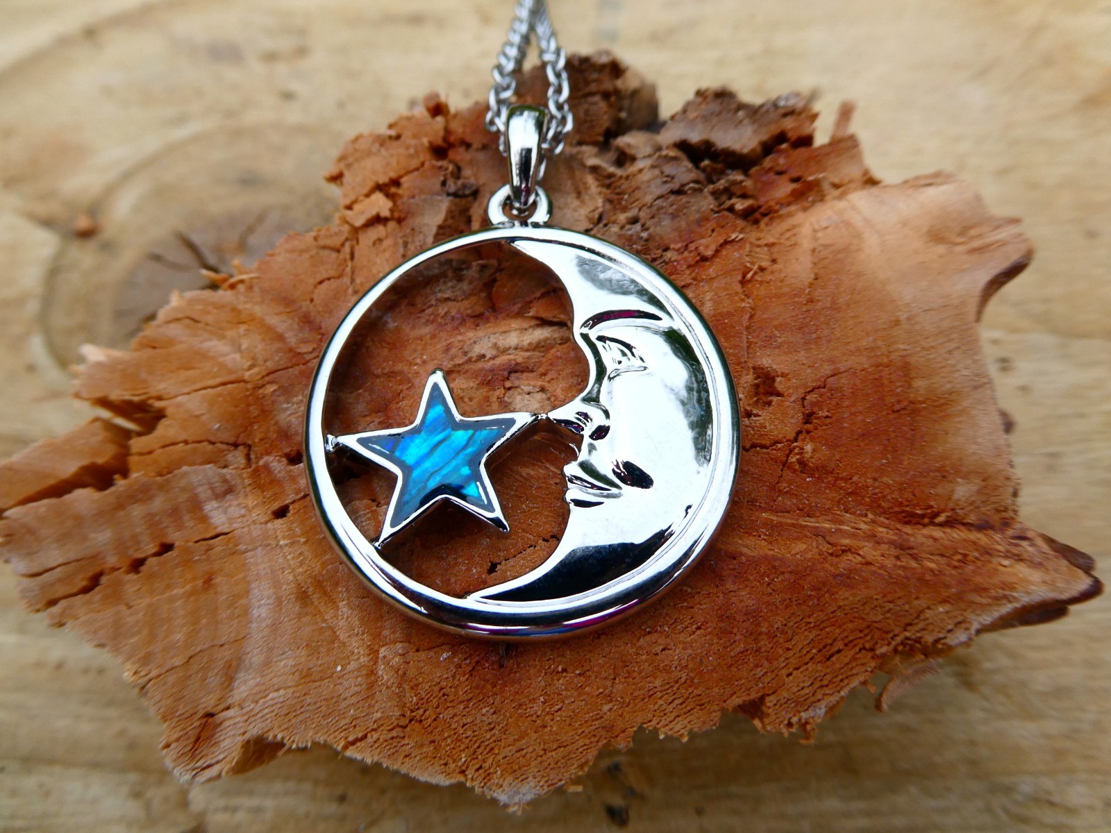 Large Man In The Moon Paua Shell Round Pendant 15/17″ Chain Necklace Tide Boxed