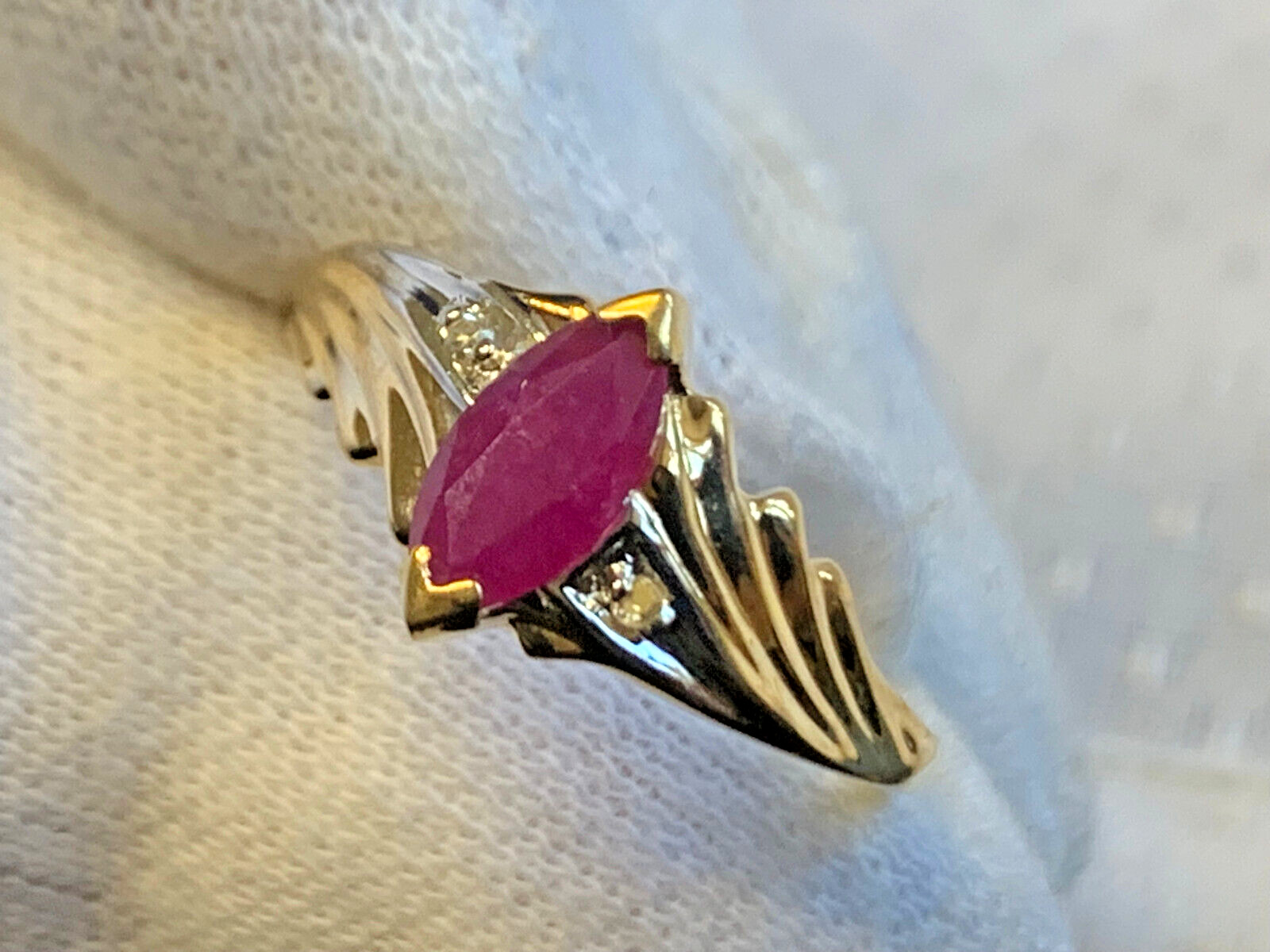 10K Yellow Gold Ring 1.62g Fine Jewelry Size 7 Band Ruby & Clear Color *READ*