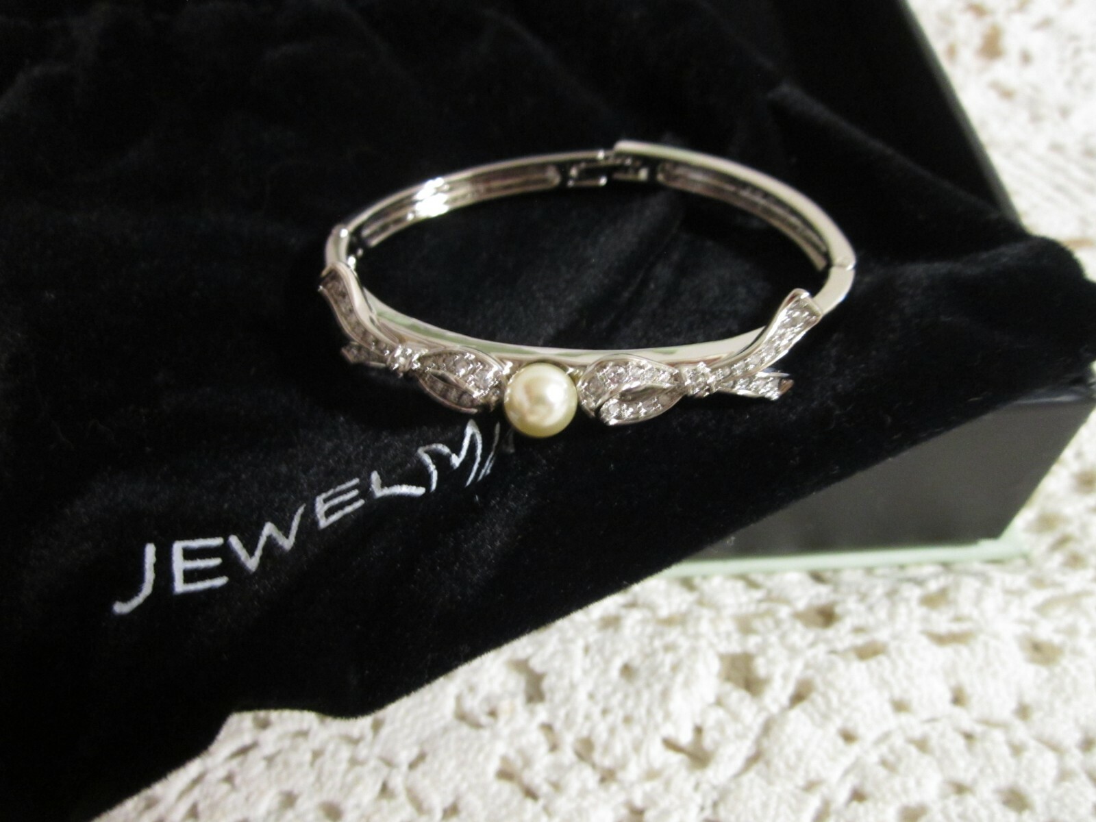 JEWELMINT Precious Pearl Bracelet Small 6 In. Wrist Silver Plated Rare Beauty!