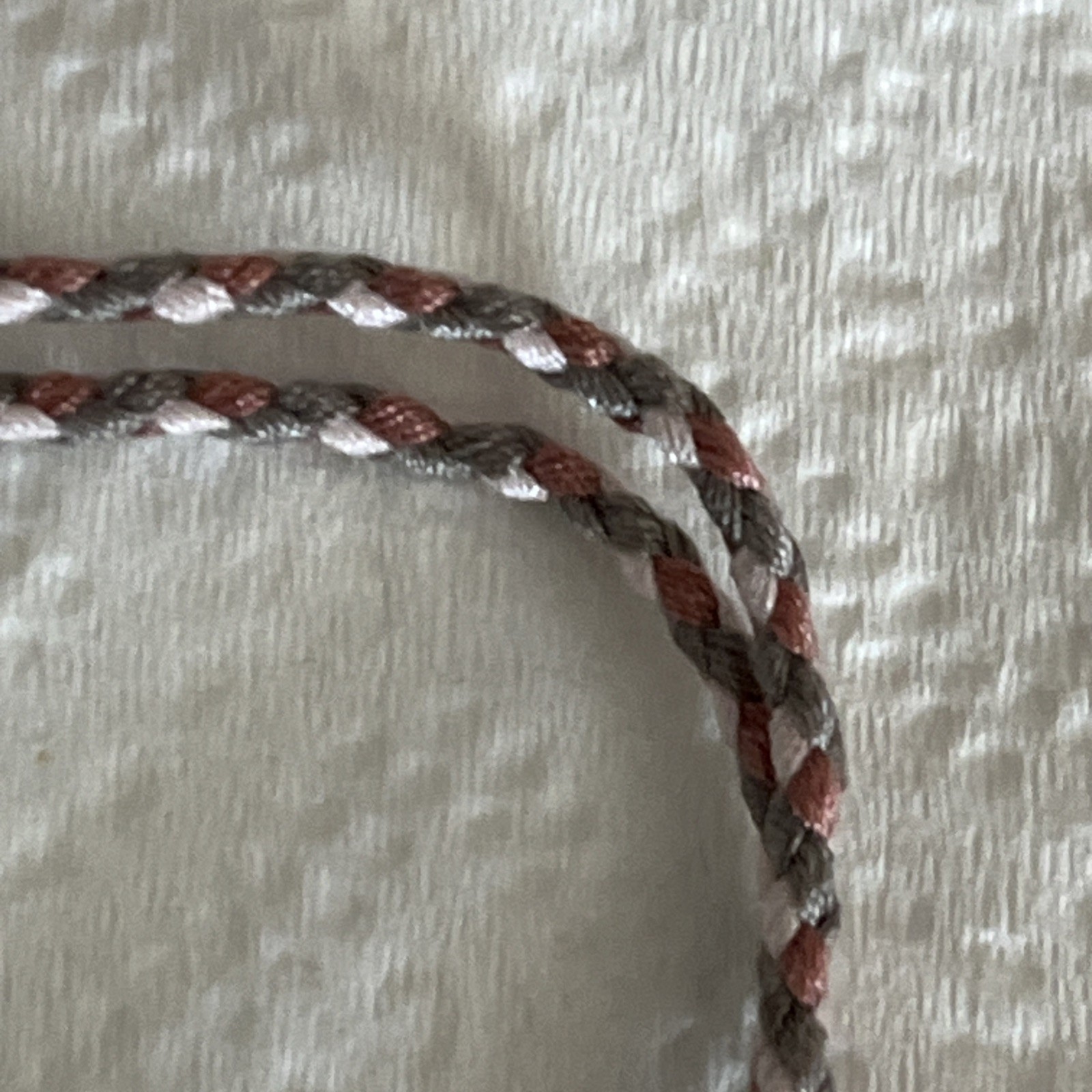 NEW BOHO BRAIDED THREAD FRIENDSHIP BRACELET ADJUSTABLE GRAY ROSE WHITE NIP