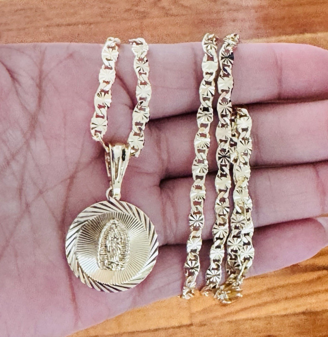 14K Gold Plated Virgen Mary Round Medal Pendant Necklace. New