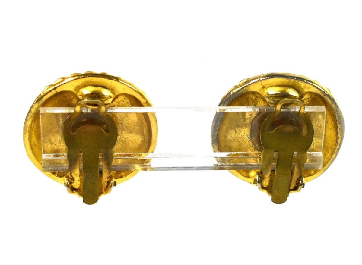 Auth CHANEL Round CC Logo Gold Clip-On Earrings Vintage 97P Stud Made in France
