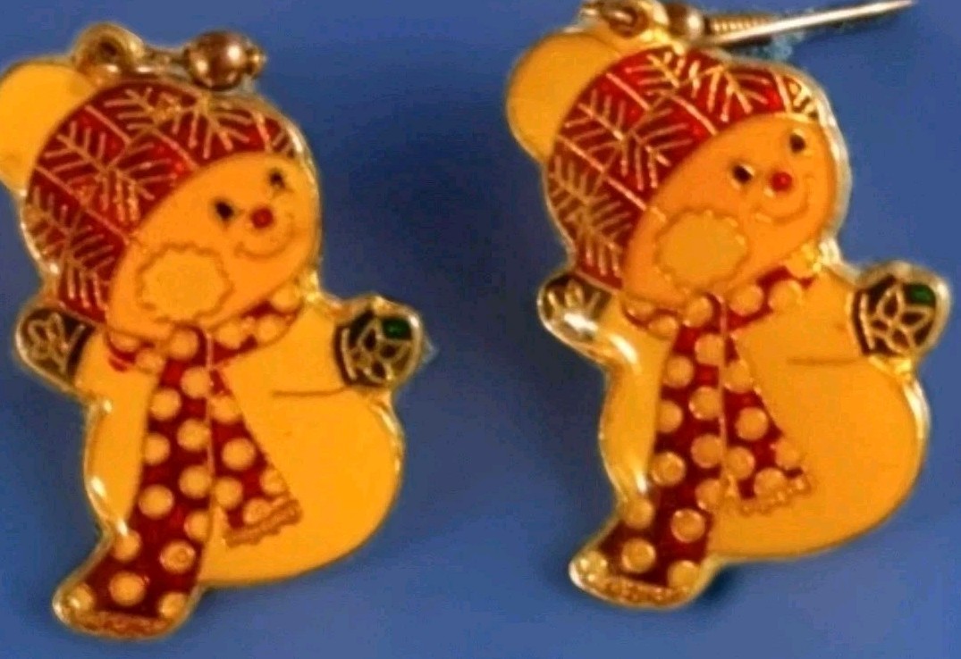 Vintage 1980’s Christmas 1″ Metal Alloy Dangle Earrings Gold Tone Enamel Snowman