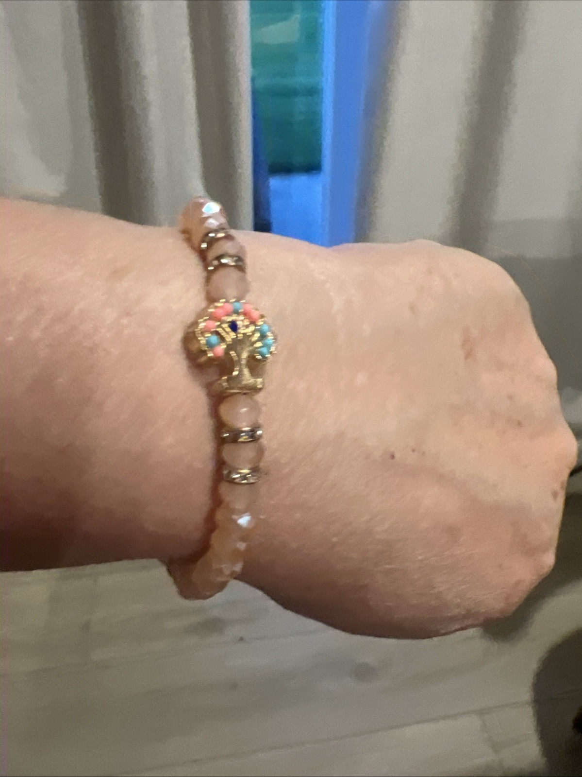 T Jazelle Beaded Stretch Faceted Peach Stones Charm Bracelet Sm/Med 7 1/2” # 17