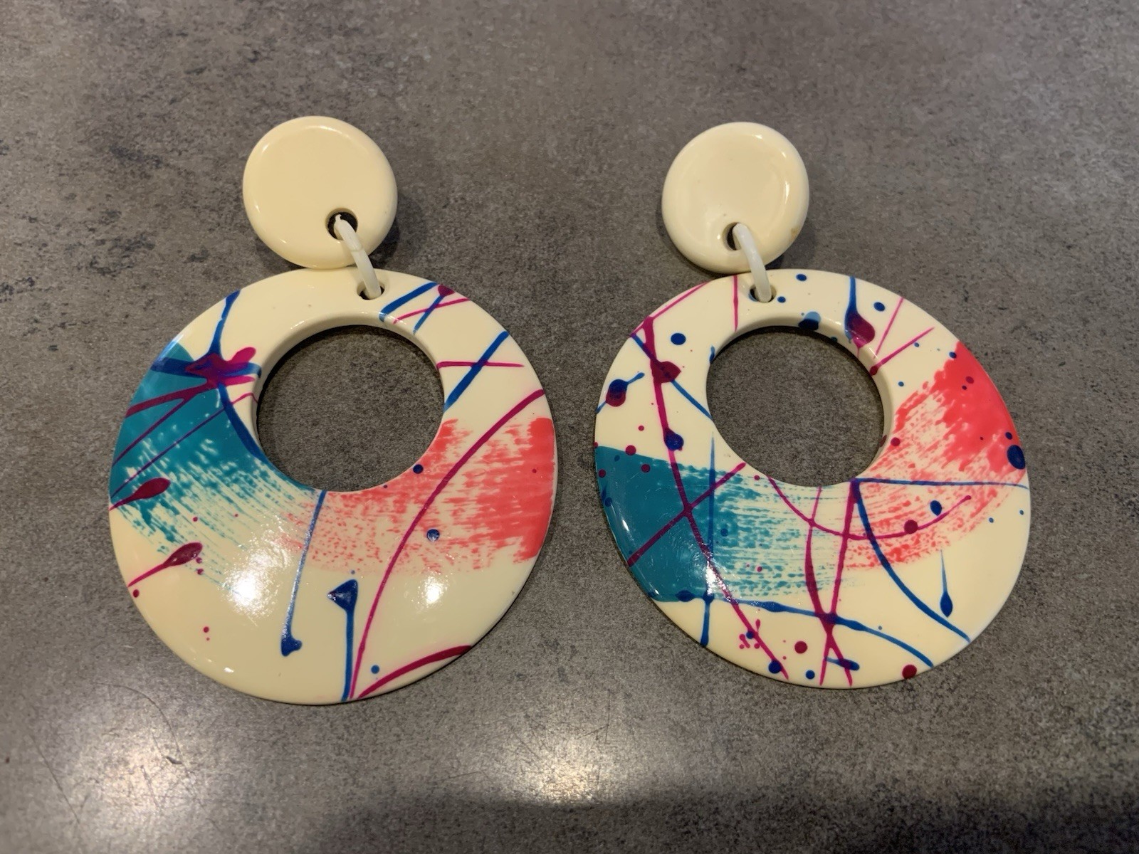 Vtg Large Spatter Paint Hoop Earrings Plastic? 80’s Chic WATCHER’S SPECIAL 😂