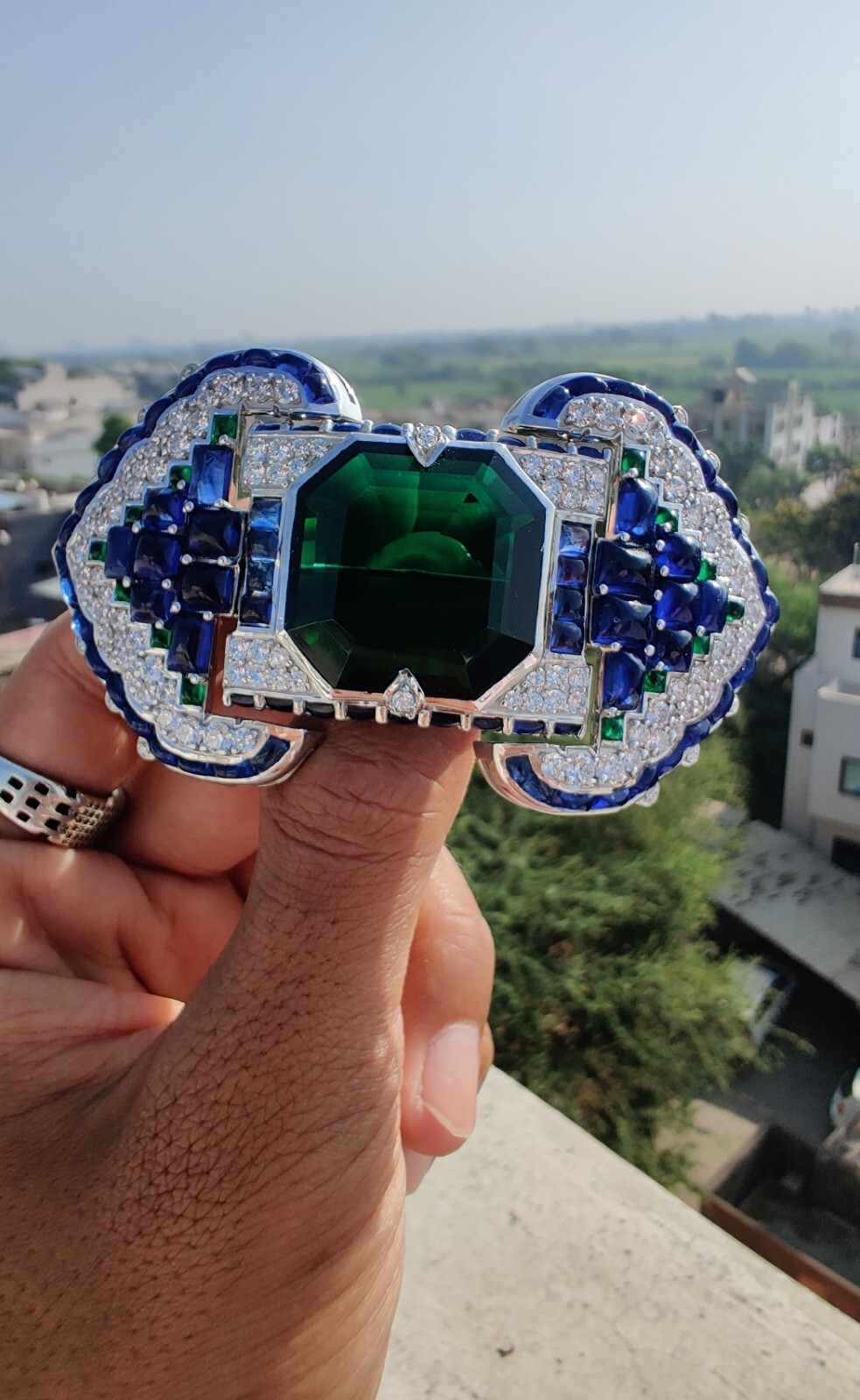 Magnificence extraordinary treasures Art deco emerald, sapphire and CZ brooch