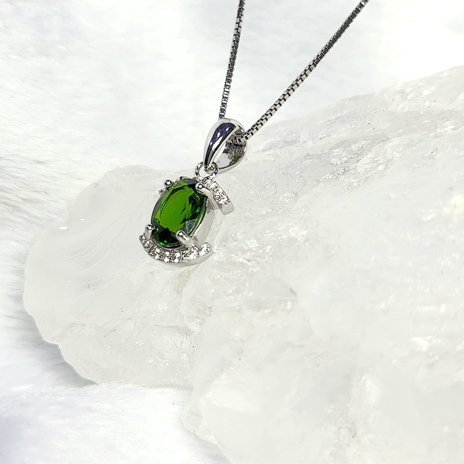 Chrom Di-Opside Oval 8×6 MM 925 Sterling Silver Pendant Gift Her.