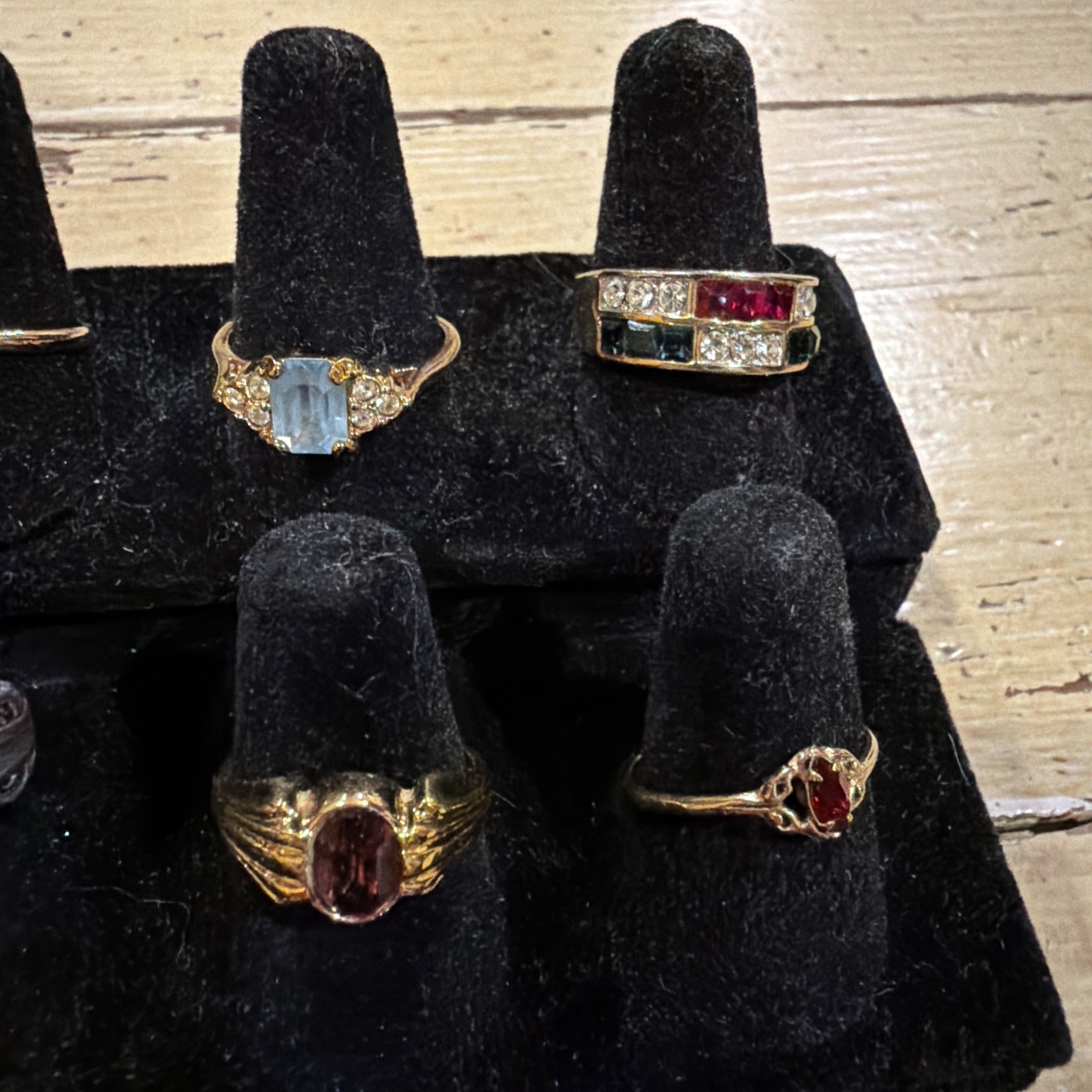 18 Mixed Lot of Rings Beautiful Stones Various Sizes Estate Gold Silver Tone