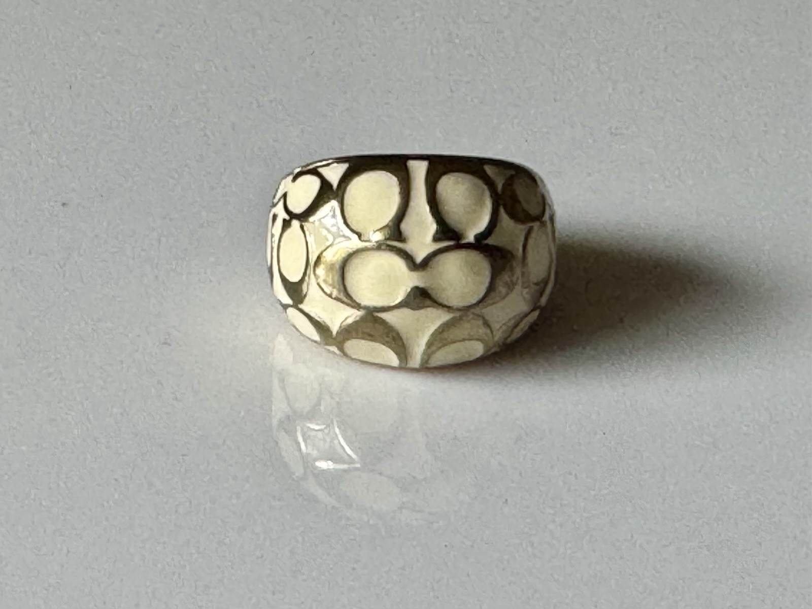 Vintage Y2K Coach Signature Miranda White Enamel Gold Tone Brass DOME Ring 7