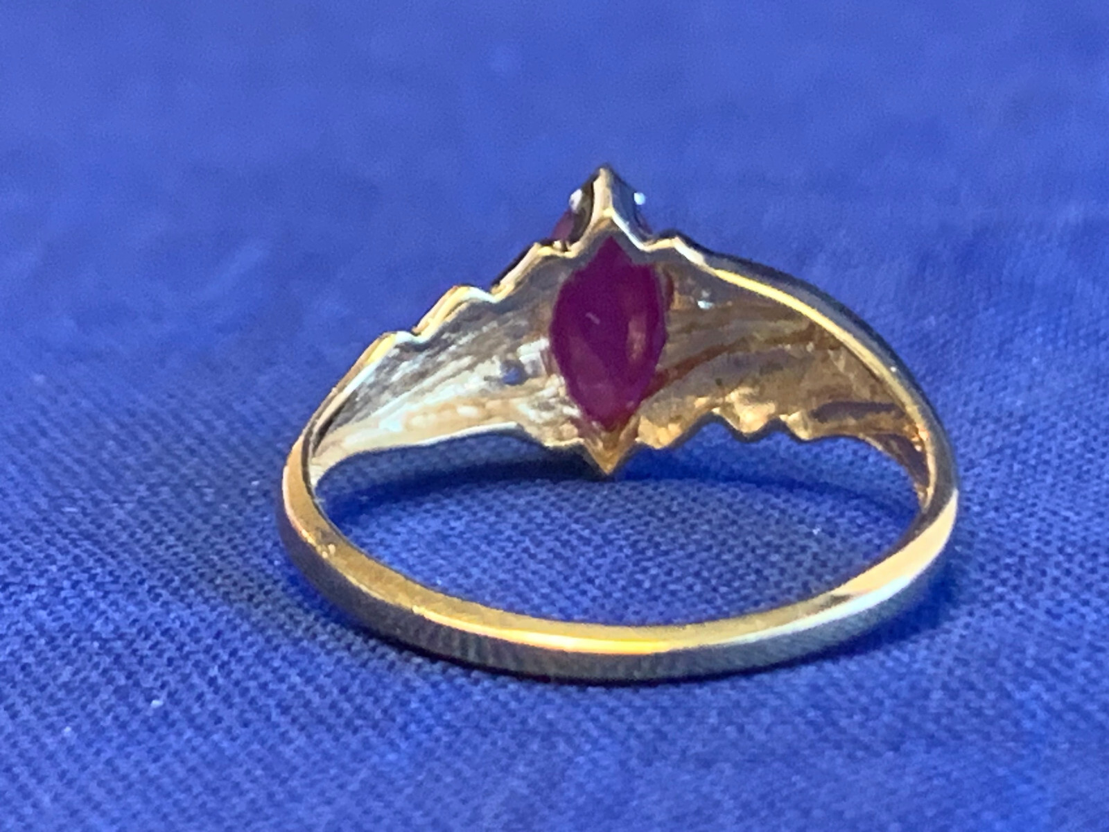 10K Yellow Gold Ring 1.62g Fine Jewelry Size 7 Band Ruby & Clear Color *READ*