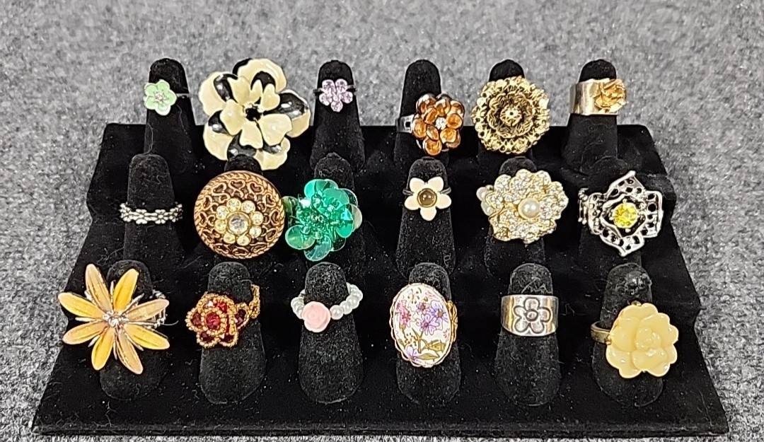 Jewelry 18 Flowered Rings Adjusts Sized Stretch See Description Lot #250