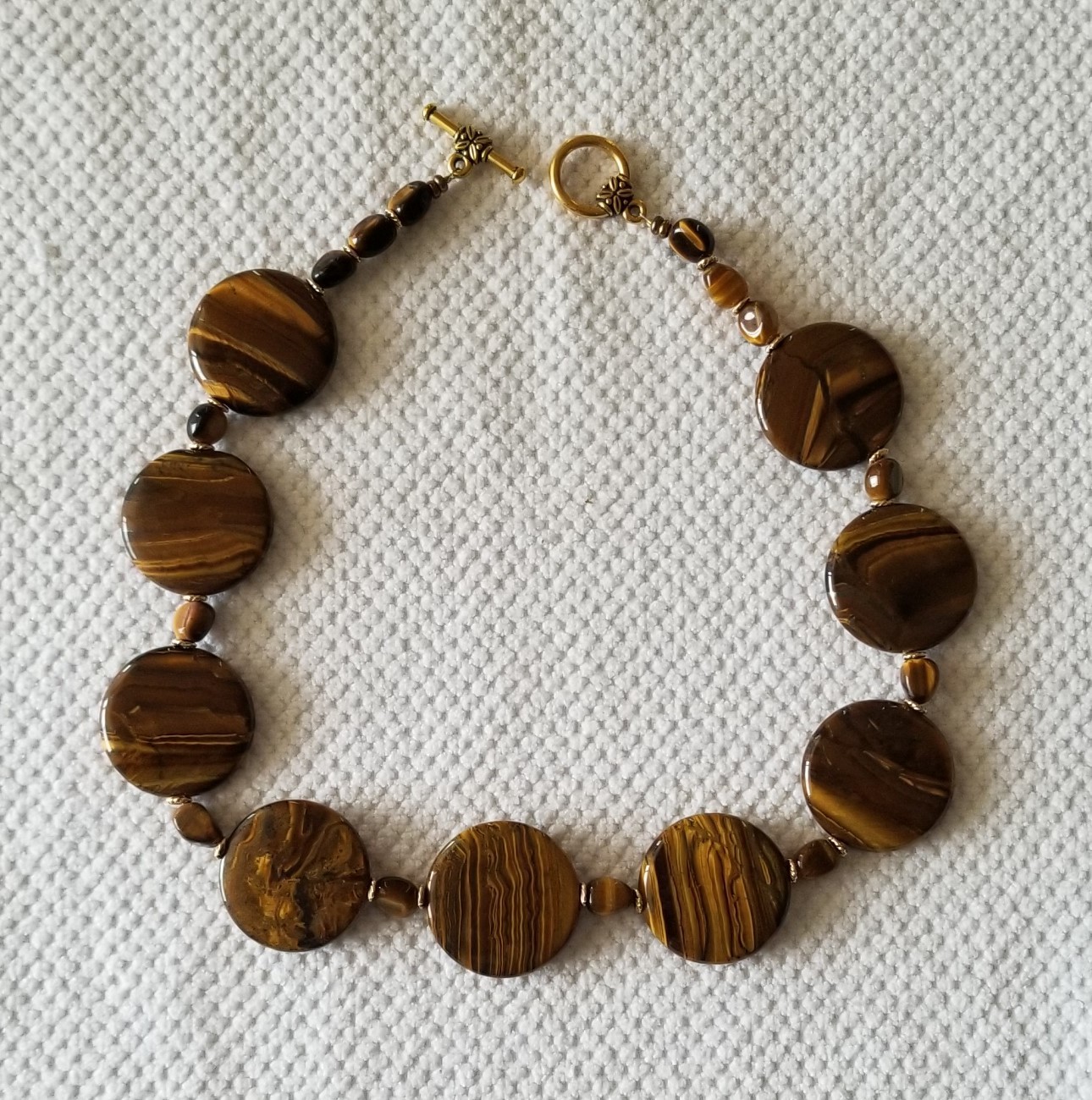 Vintage Round Polished Tiger Eye Stones Gold Tone Toggle Closure Necklace