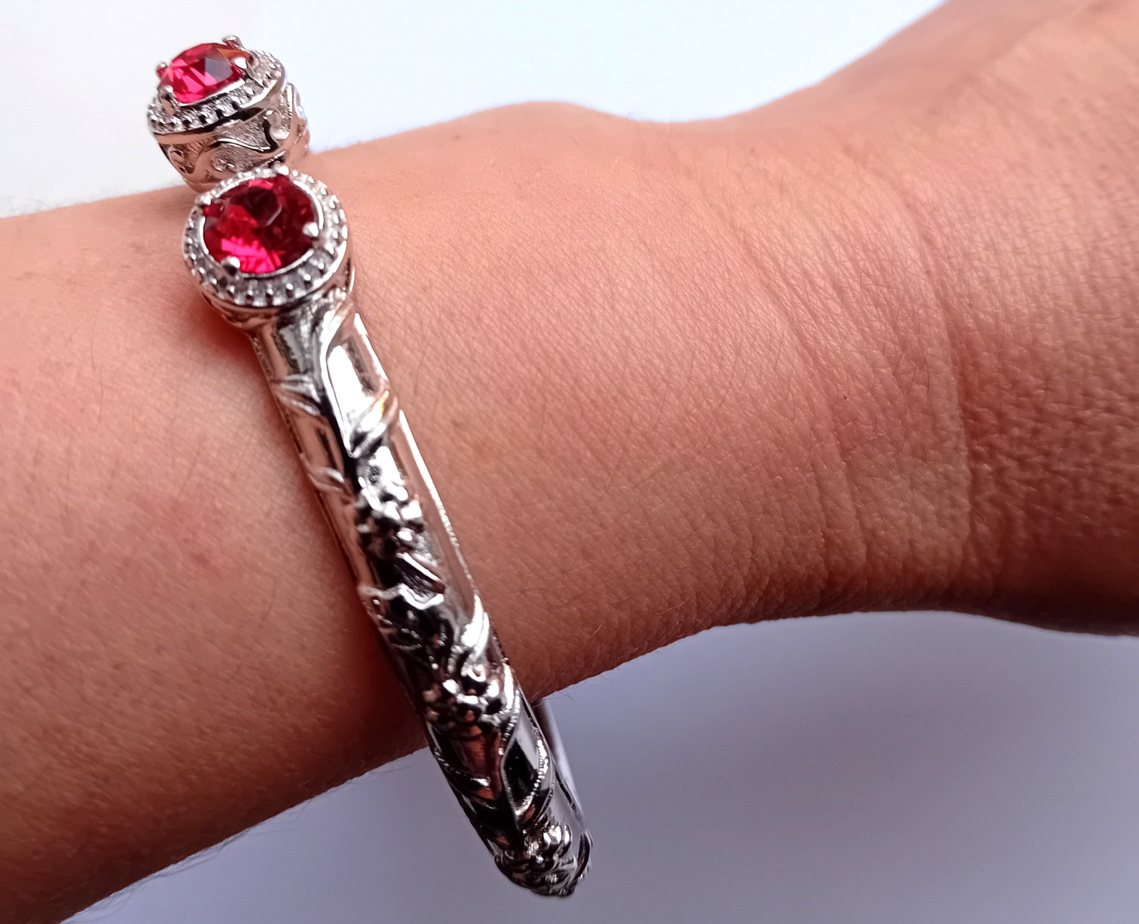 SWAROVSKI CRYSTAL BRACELET BANGLE HINGED CUFF PLATINUM BONDED RED STONE UNWORN