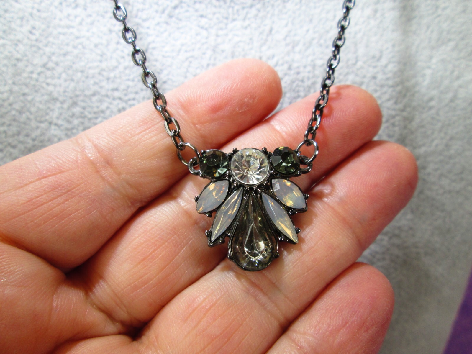 Acrylic Rhinestone Pendant Necklace 17.5″-20.5″ / Gunmetal Tone & Smoke / E