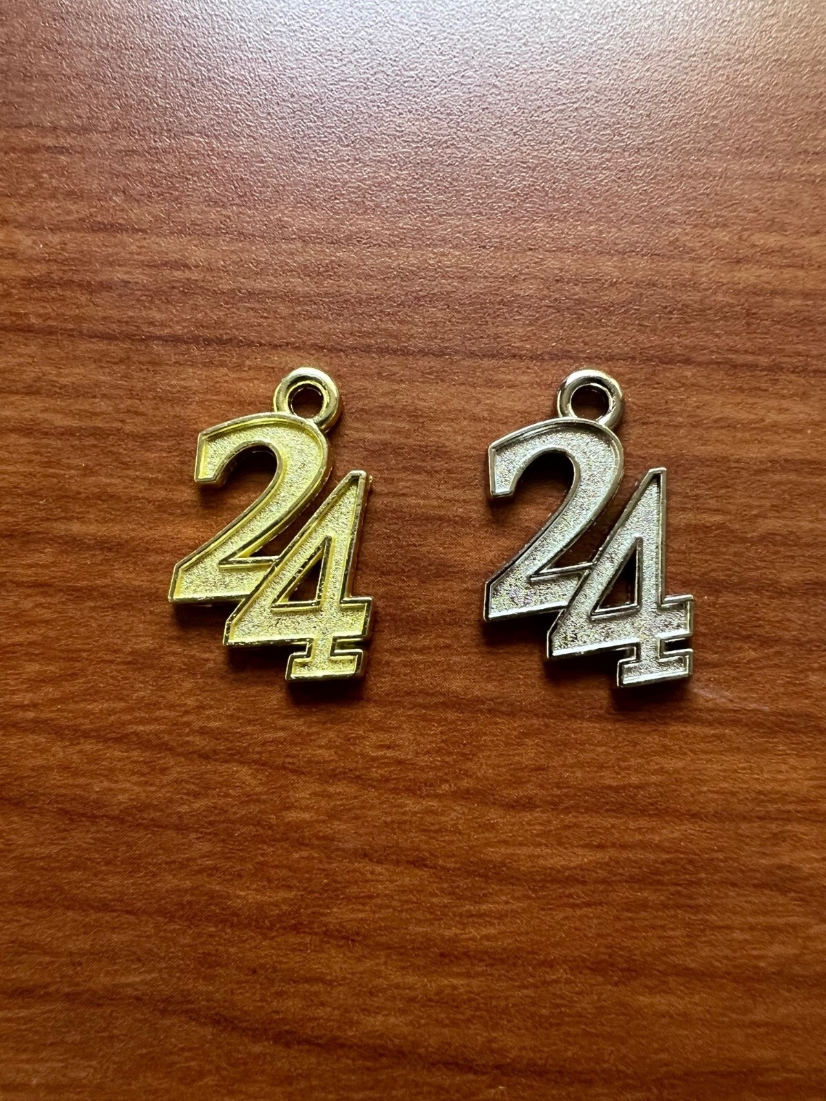 Graduation Tassel Charm Yeardate 2024 – gold or silver