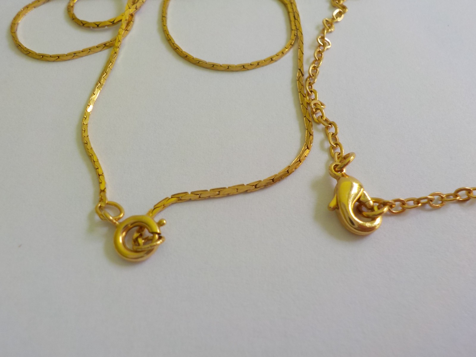 Dimensional Butterfly Necklace Rhinestone Gold Tone Metal Pendant Chain Total 2