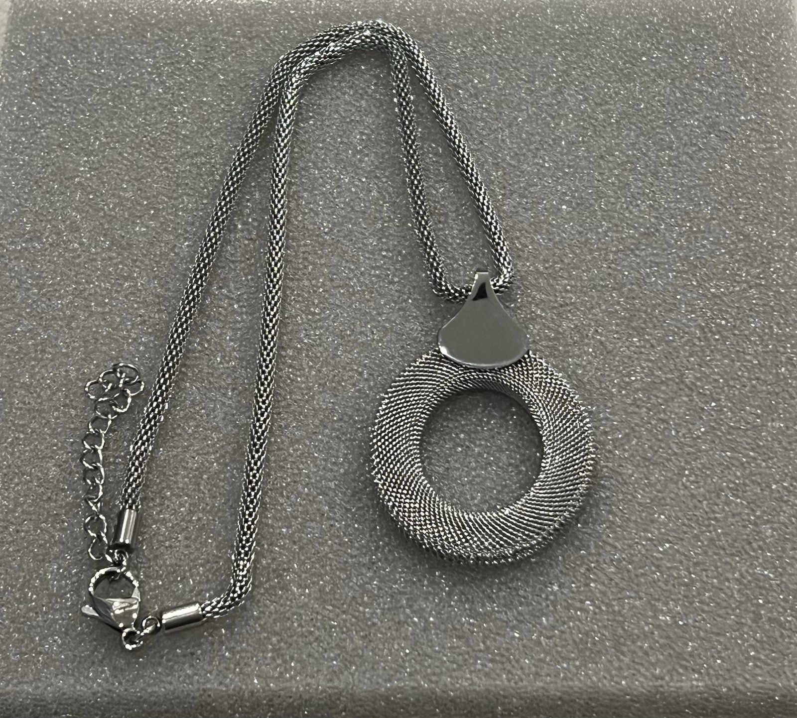 Stately Steel HSN Silver Woven Mesh Open Circle Pendant Necklace New Without Box