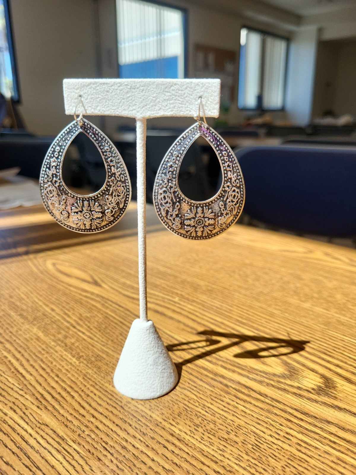 Vintage Silver Tone Classy Teardrop Dangling Earrings around 2″/5.5cm