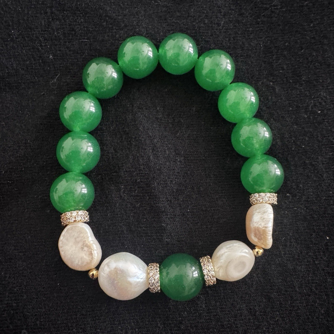 Green Jade and White Pearl Round Beaded Stretch Bracelet Gemstone