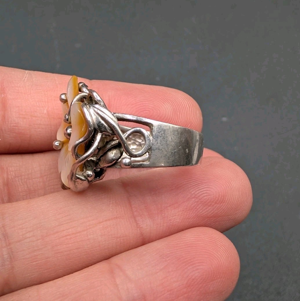 Sterling Silver Carved MOP Shell Hawaiian Plumeria Flower Ring Size 6 1/4 6.25