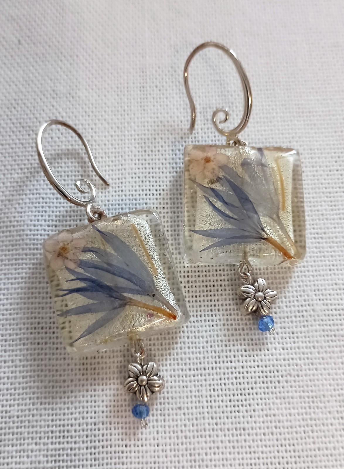 Pressed Flower Inside GLASS Cube Silver Tone Blue-Purple Earrings 1-1/4″*Unique*