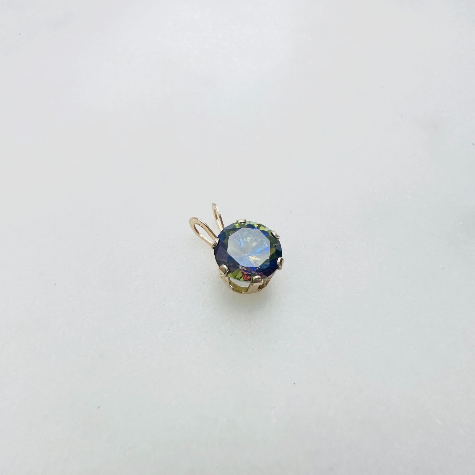 Solid 10K Yellow Gold 1.03ct (6.5mm) Round-cut Faux Mystic Topaz Pendant